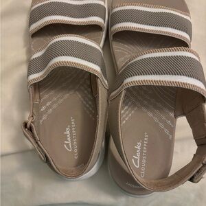 Very good sandals,excellent condition,only one used.